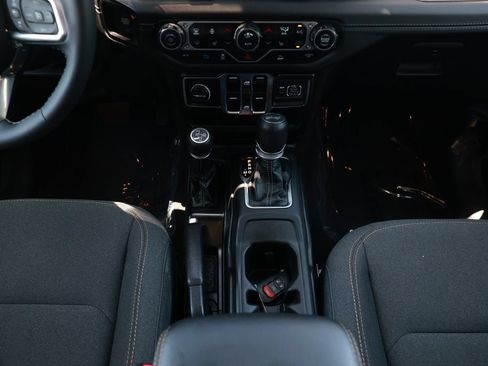 Used 2025 Jeep Wrangler Unlimited Sahara AWD/4WD image 31