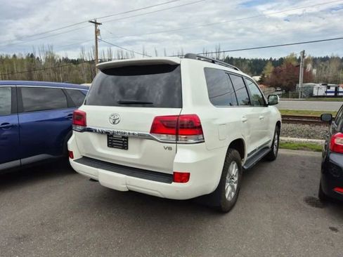 Used 2016 Toyota Land Cruiser image 3