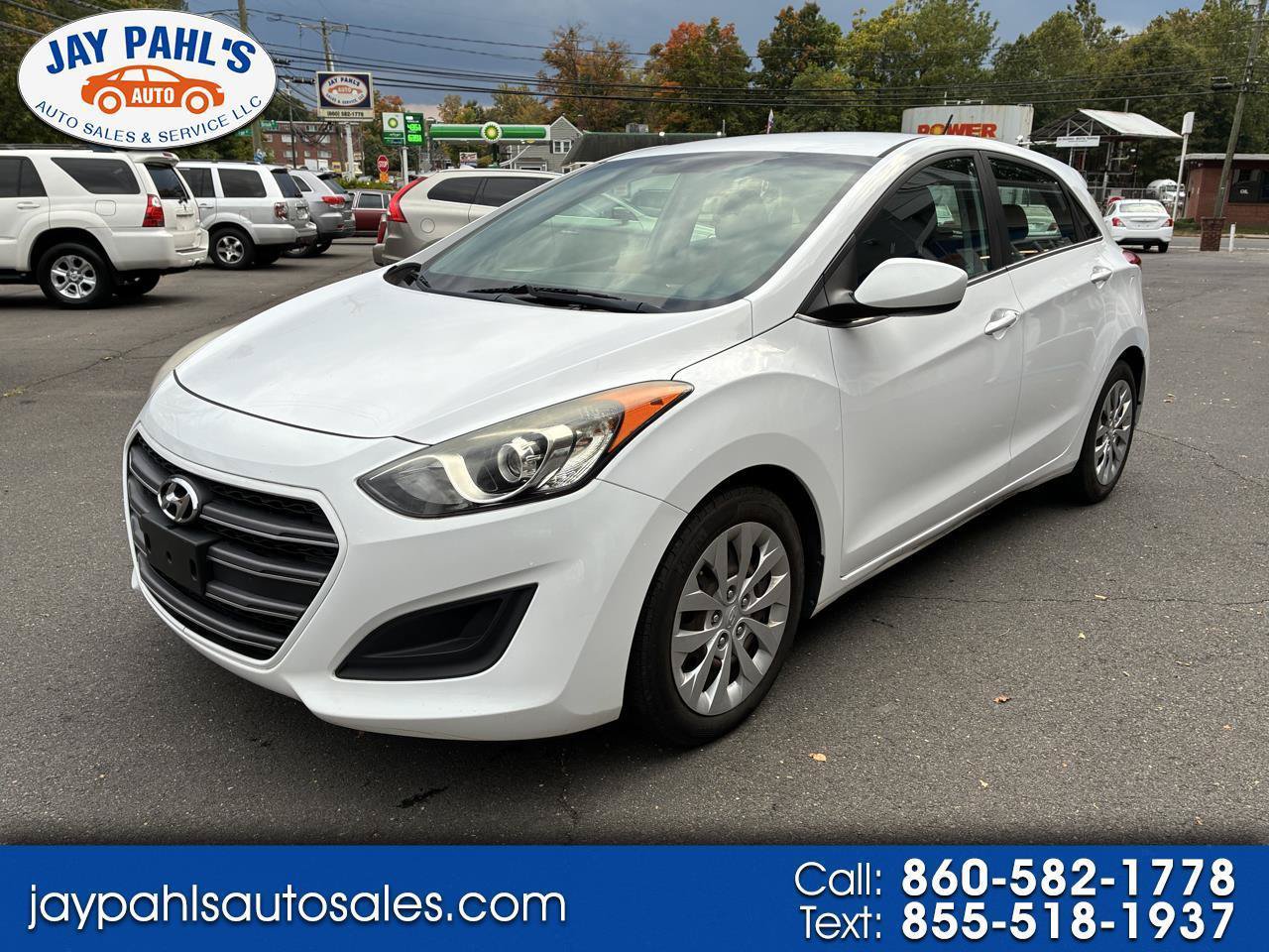 Used 2017 Hyundai Elantra GT FWD image 1