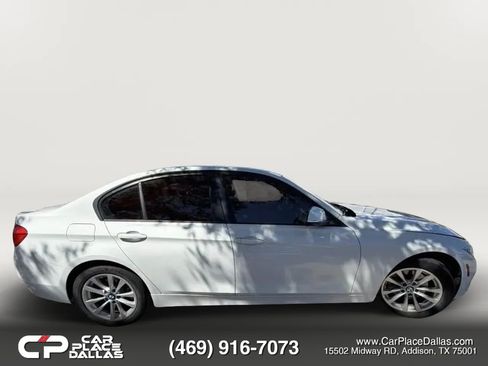 Used 2017 BMW 320i Sedan RWD image 4