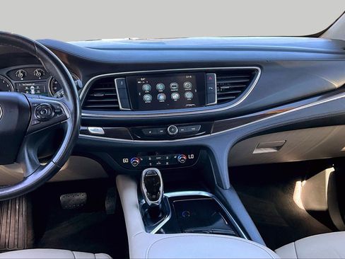Used 2019 Buick Enclave Essence image 3