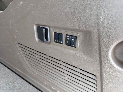 Used 2024 GMC Yukon XL Denali RWD image 40