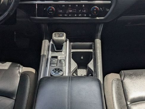 Used 2024 Nissan Pathfinder SL AWD/4WD image 19