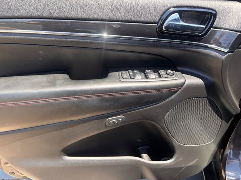 Used 2019 Jeep Grand Cherokee Trailhawk AWD/4WD image 11