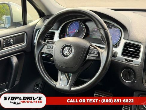 Used 2013 Volkswagen Touareg Hybrid AWD/4WD image 11