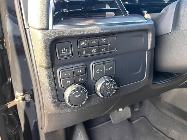 Used 2026 Chevrolet Suburban Premier AWD/4WD image 16