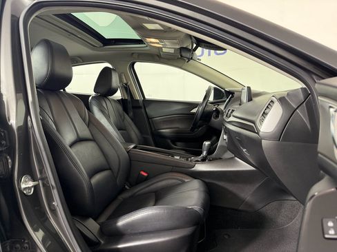 Used 2017 MAZDA MAZDA3 Touring image 12