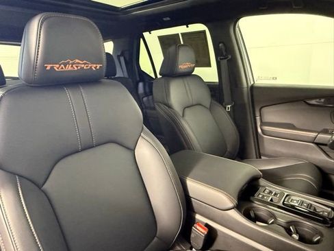 Used 2025 Honda Pilot TrailSport image 53