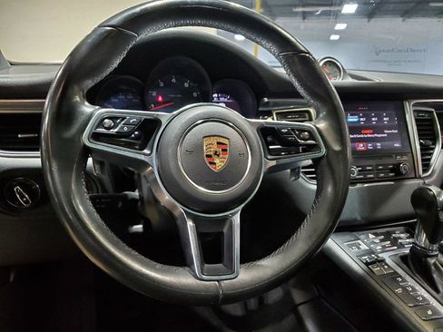 Used 2018 Porsche Macan image 29