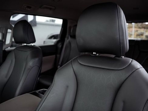 Used 2025 Kia Carnival image 20