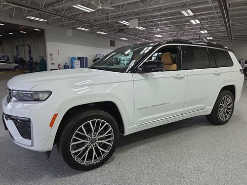 New 2026 Jeep Grand Cherokee L Summit AWD/4WD image 3