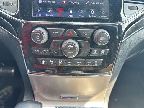 Used 2022 Jeep Grand Cherokee Limited w/ Tech Group AWD/4WD image 18