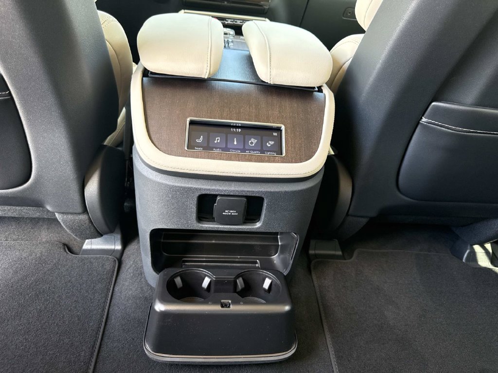 New 2027 Lincoln Navigator Reserve AWD/4WD image 17
