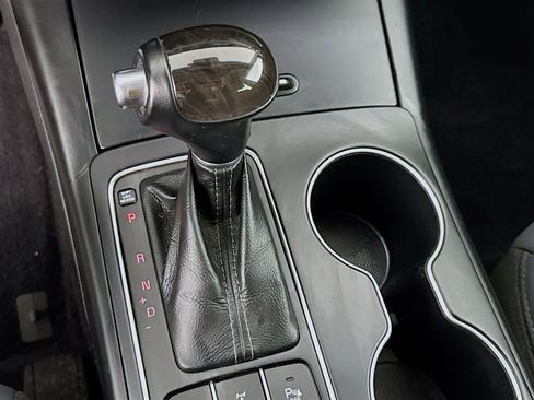 Used 2017 Kia Sorento LX w/ LX Convenience Package image 19