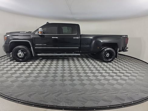 Used 2019 GMC Sierra 3500 Denali AWD/4WD image 2