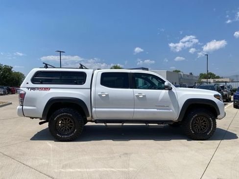 Used 2020 Toyota Tacoma TRD Off-Road w/ TRD Premium Off Road Package AWD/4WD image 6