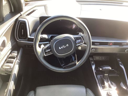 Used 2024 Kia Sorento SX Prestige w/ Sage Leather Package image 17