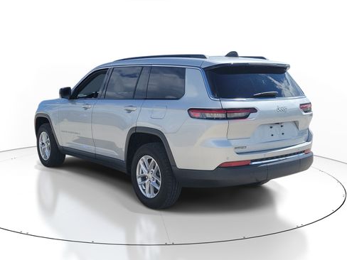 Used 2024 Jeep Grand Cherokee L Laredo w/ Luxury Tech Group I RWD image 4