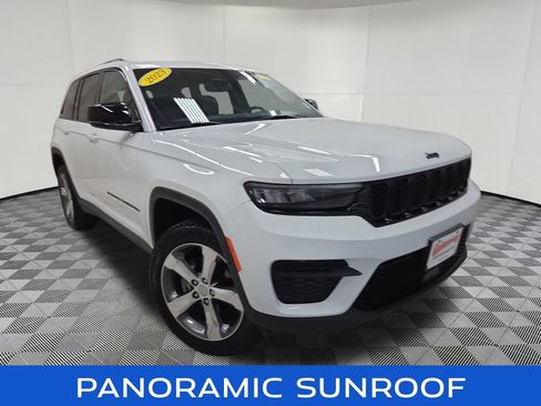 Used 2023 Jeep Grand Cherokee Altitude AWD/4WD image 3