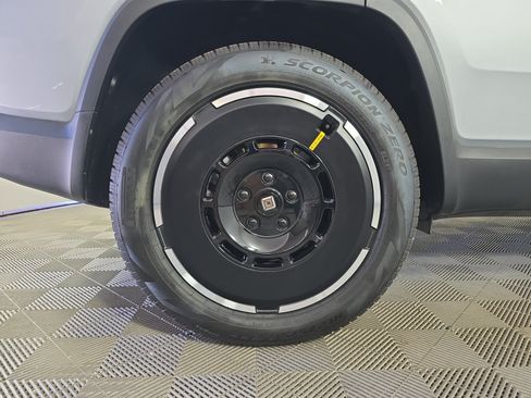 Used 2025 Rivian R1S Adventure AWD/4WD image 12