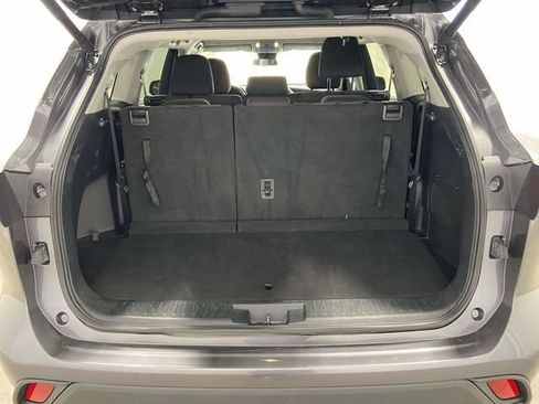 Used 2024 Toyota Highlander LE image 13