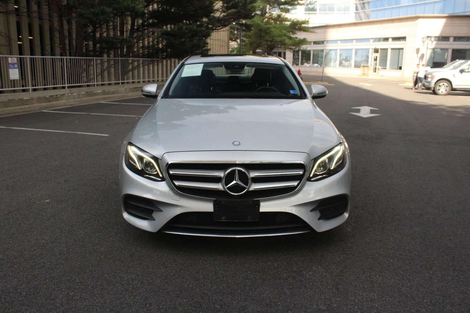 Used 2017 Mercedes-Benz E 300 4MATIC image 3