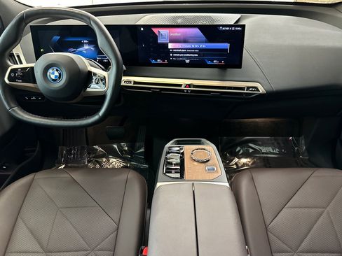 Used 2023 BMW iX xDrive50 w/ Premium Package AWD/4WD image 27