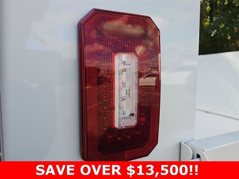 Used 2024 RAM 2500 Tradesman w/ Chrome Appearance Group image 29