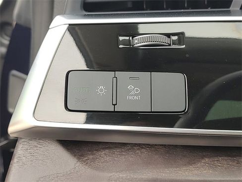 Used 2023 Audi Q8 Premium Plus image 25