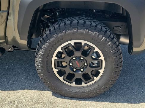 New 2025 Toyota Tacoma TRD Off-Road image 18