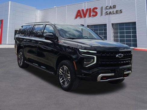 Used 2025 Chevrolet Suburban Z71 image 9