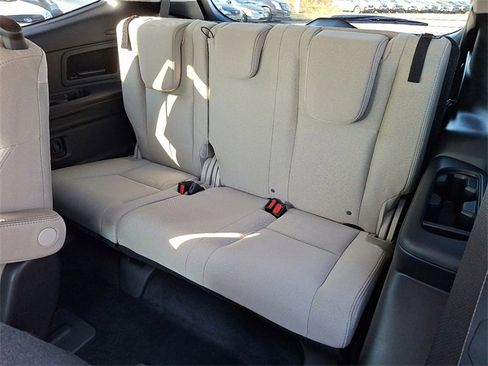 Used 2025 Subaru Ascent Premium image 11