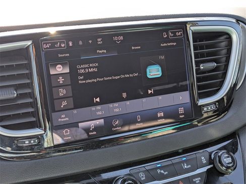 Used 2025 Chrysler Pacifica Select image 21