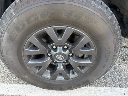 Used 2021 Toyota Tacoma SR5 AWD/4WD image 42