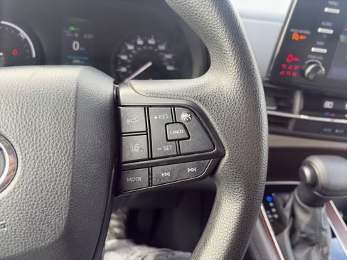 Used 2024 Toyota Sienna LE image 19