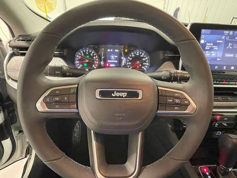 Used 2022 Jeep Compass Latitude image 32