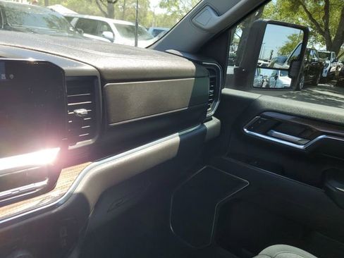 Used 2024 Chevrolet Silverado 2500 LT AWD/4WD image 27