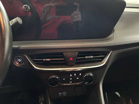 Used 2024 Buick Encore GX Preferred FWD image 19