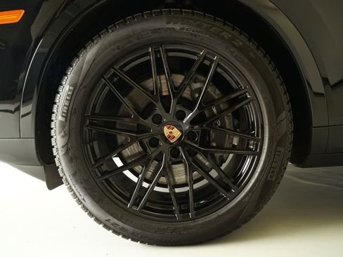 Used 2026 Porsche Cayenne Coupe w/ Premium Package Plus AWD/4WD image 34