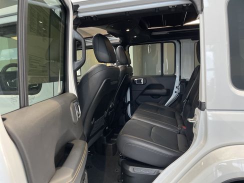 Used 2024 Jeep Wrangler Unlimited Sahara w/ Safety Group AWD/4WD image 33
