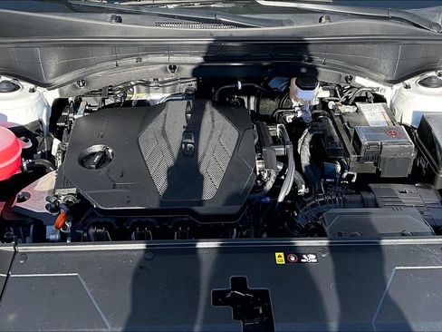 Used 2025 Kia Sorento LX image 12