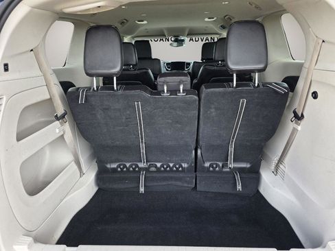 Used 2024 Chrysler Pacifica Touring-L image 15