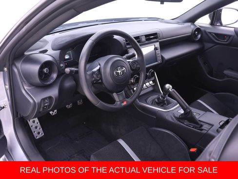 Used 2025 Toyota GR86 Premium w/ ALL Weather Mat Package (TMS) RWD image 3
