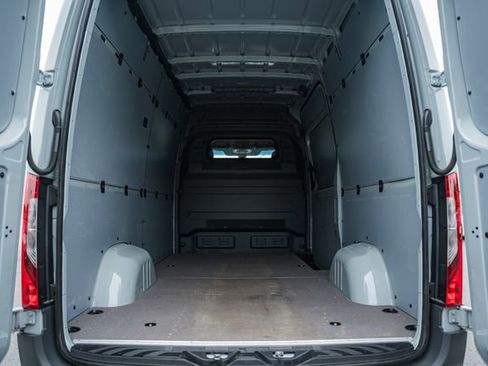 Used 2025 Mercedes-Benz Sprinter 2500 image 11