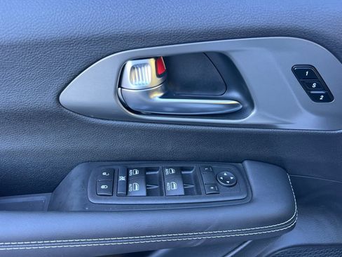 New 2026 Chrysler Pacifica Select image 8