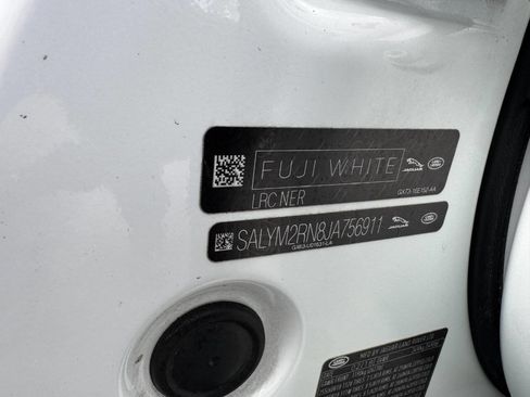 Used 2018 Land Rover Range Rover Velar R-Dynamic HSE image 60