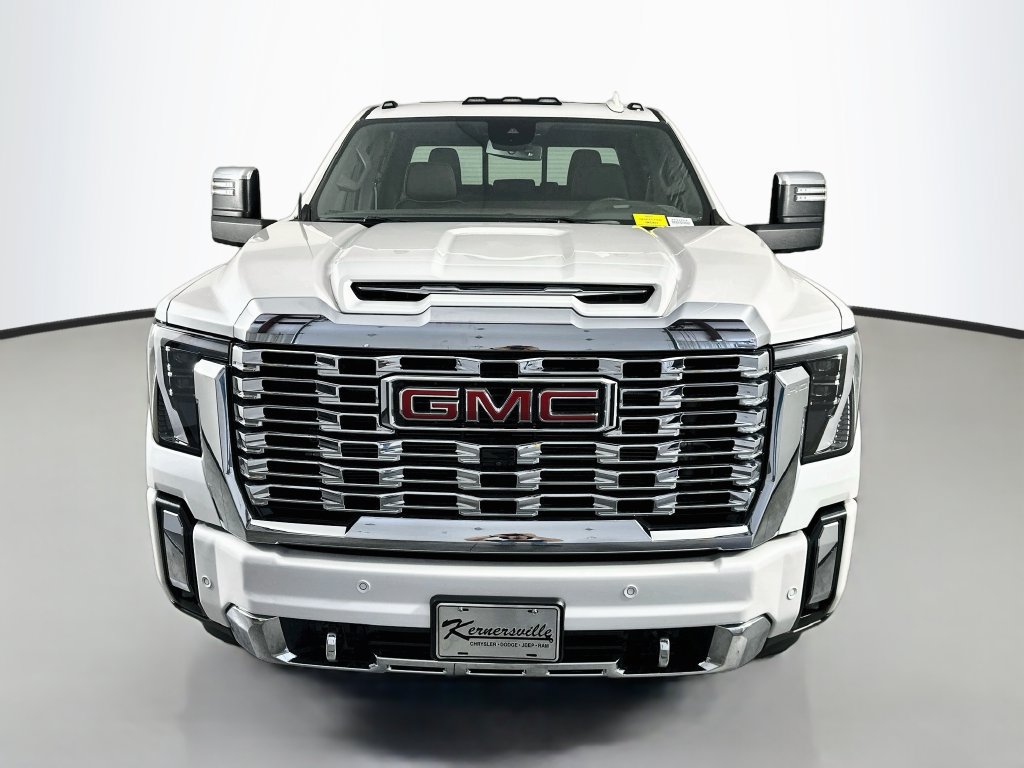 Used 2024 GMC Sierra 3500 Denali AWD/4WD image 2