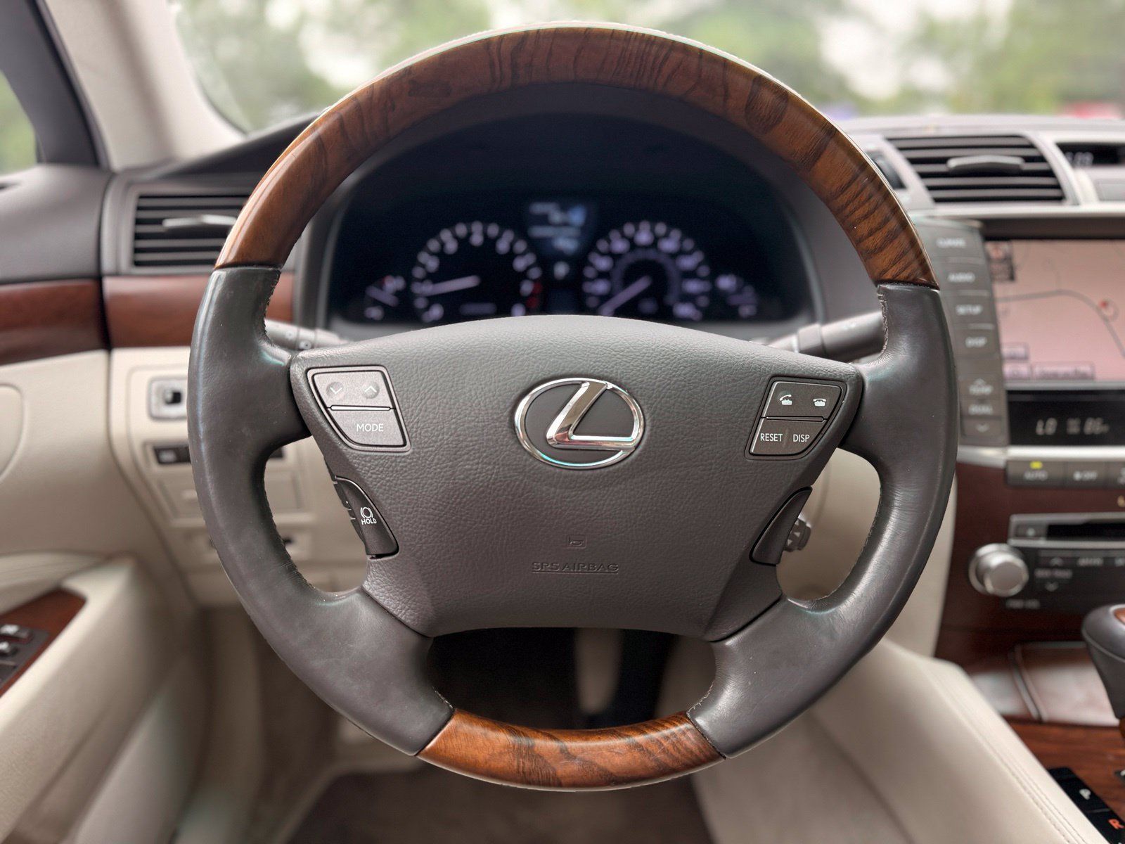Used 2011 Lexus LS 460 w/ Comfort Pkg RWD image 25