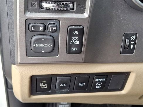 Used 2014 Toyota Sequoia Platinum image 23