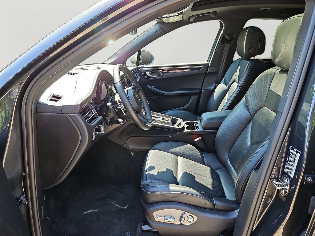 Used 2025 Porsche Macan Turbo AWD/4WD image 14